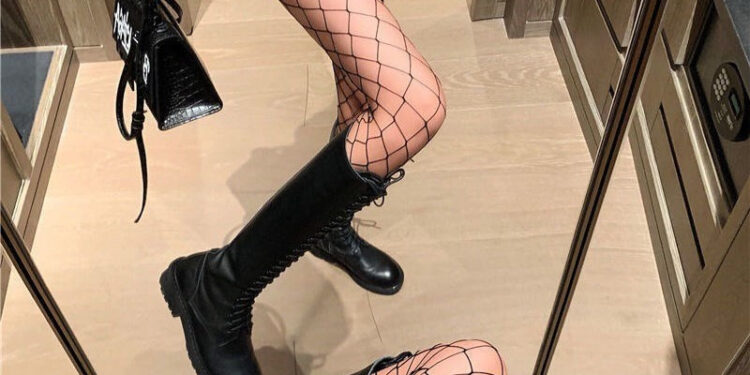 Manja Girl – Aura Stoking Hitam Model Jaring: Stoking Stylish Untuk Semua Kesempatan Di 2025