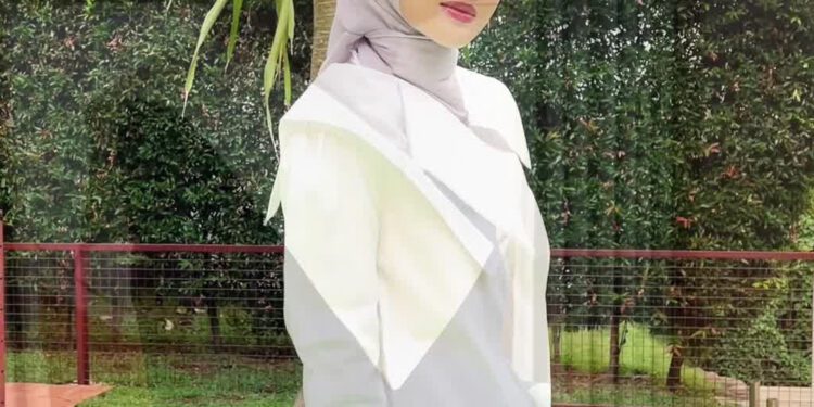 Review Hijabchic X Kiara Leswara Silva Top 2025: Atasan Stylish Untuk Gaya Muslimah Yang Chic