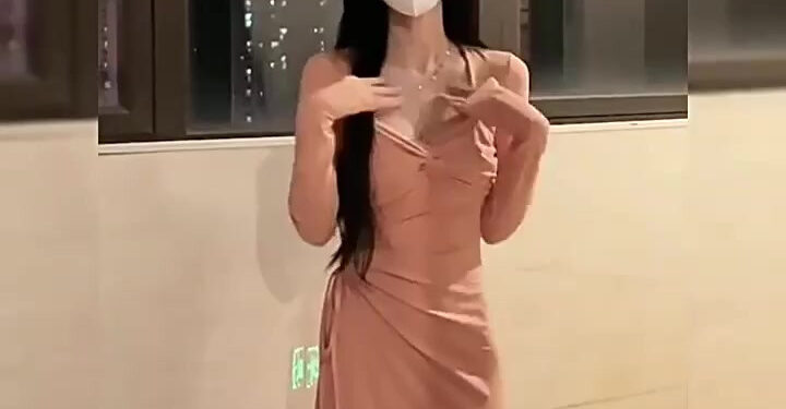 Review Susana Id Slim Fit Dress D158: Dress Midi Stylish Dengan Diskon Menarik 2025