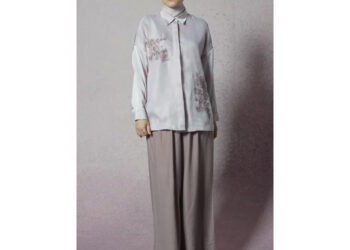 Hijabchic X Tiqasya Alice Embroidery Pale Mauve Top: Atasan Muslim Elegan Untuk Acara Spesial 2025