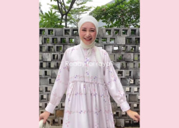 Hijabchic Faye Soft Pink Dress: Dress Lebaran Kekinian Dengan Motif Bunga Dan Ruffle Yang Stylish
