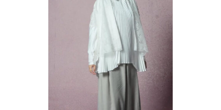 Review Hijabchic X Tiqasya Carina White Lace Top: Atasan Elegan Untuk Acara Spesial Di 2025