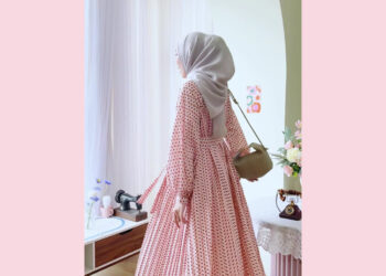 Hijabchic X Sabrina Sosiawan Lunna Peach Brown Geo Dress: Elegansi Gamis Motif Untuk Penampilan Menawan Di Setiap Acara