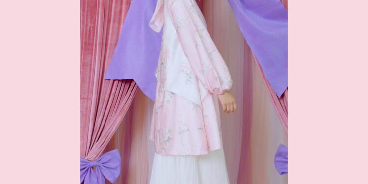 Review Hijabchic Katia Carnation Pink Tunic 2025 – Tunik Satin Mewah Dengan Diskon Menarik