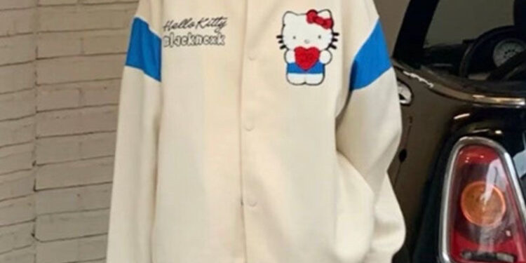 Review Jaket Oversize Baseball Hello Kitty T057: Gaya Keren Dengan Harga Terjangkau